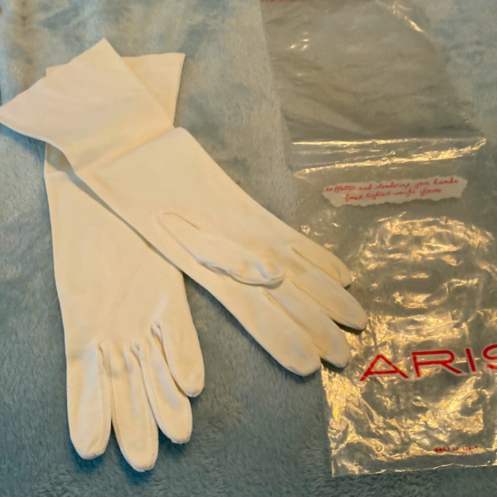 Vintage Aris Gloves with original Bag.